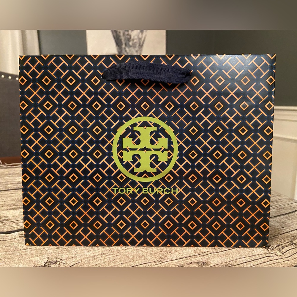 Last one! ⏰ NWT Gorgeous stretchy bracelet w/Tory Burch logo charm + gift wrap - Picture 13 of 13